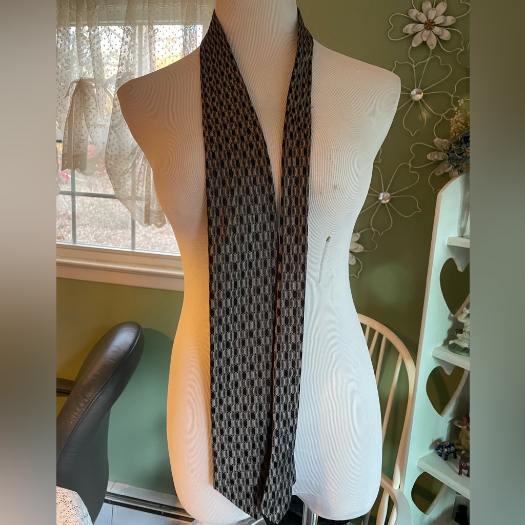 Dkny 100% Silk Tie.